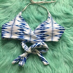 Cute, Strappy bikini top!